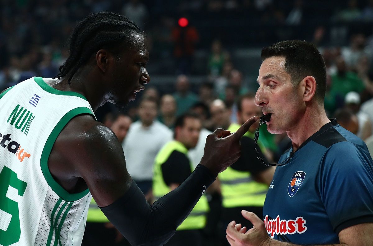 Η καταγγελία της ΚΑΕ Ολυμπιακός στον Κέντρικ Ναν: «Επιτέθηκε και προσπάθησε να χτυπήσει τον διαιτητή» (pics, vid)