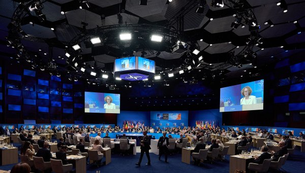 Μερτς στη σύνοδο κορυφής ΝΑΤΟ: Η Ρωσία απειλεί την ειρήνη και την πολιτική ευταξία στην Ευρώπη