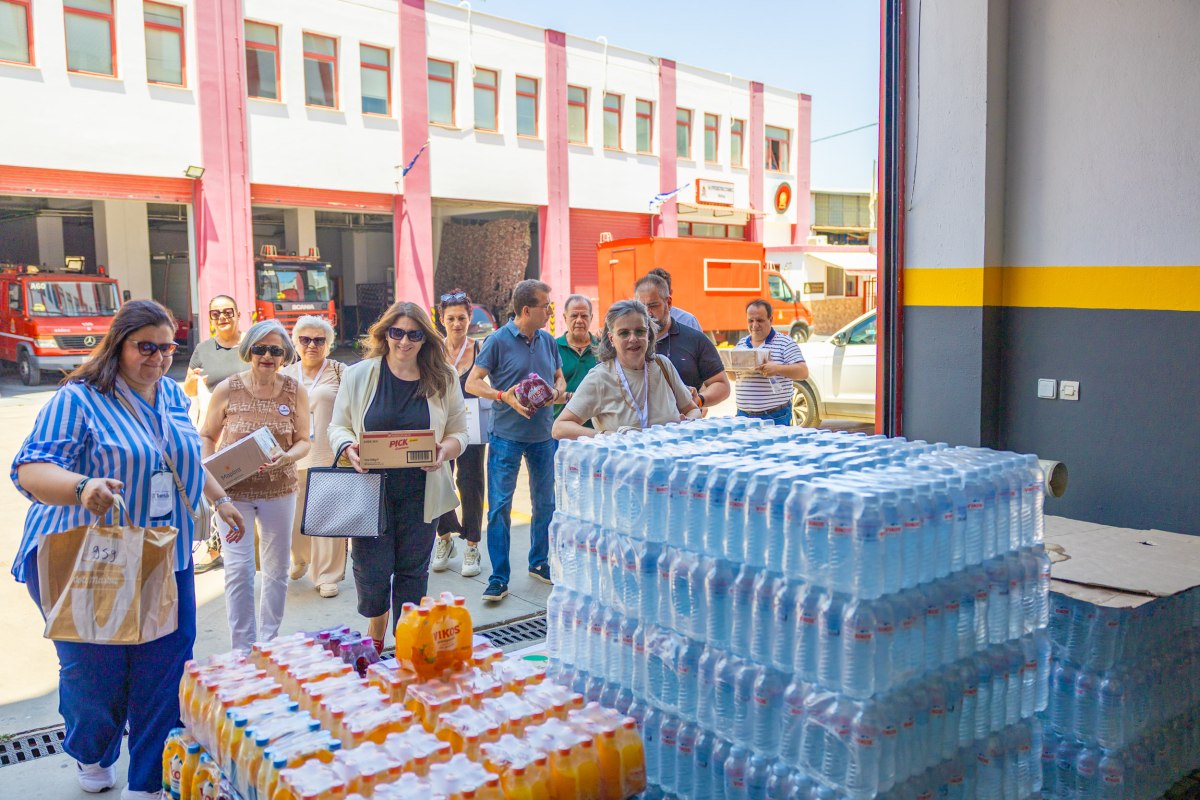 Στήριξη του Δήμου Πειραιά σε πυροσβέστες και εθελοντές