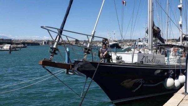 Madleen: Το Ισραήλ αποφάσισε να σταματήσει το πλοίο πριν προσεγγίσει τη Γάζα