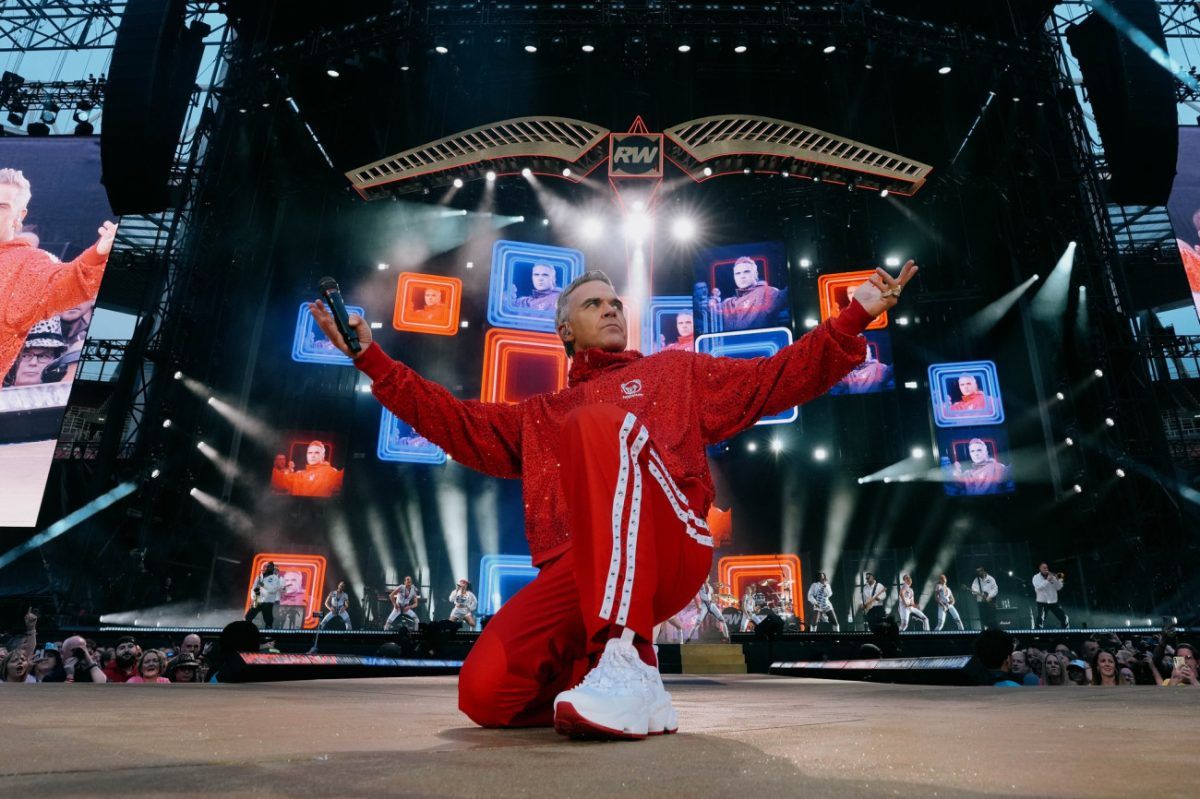 Ο Ρόμπι Γουίλιαμς «τρολάρει» τους οπαδούς της Άρσεναλ στο Emirates