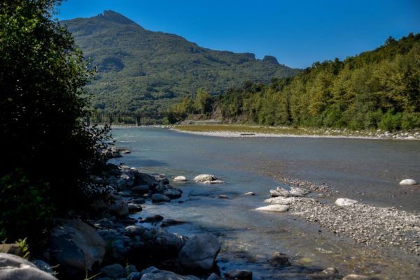 Άρτα: Δύο ανήλικοι ανασύρθηκαν χωρίς τις αισθήσεις τους από τον ποταμό Άραχθο