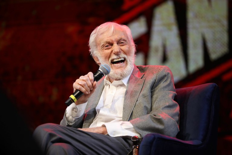 «Όταν είσαι 99 ετών, έχεις καλές και κακές μέρες», λέει η σύζυγος του Ντικ Βαν Ντάικ, Αρλίν Σίλβερ