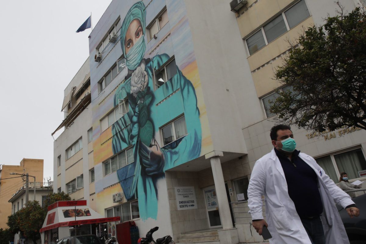 Τζάνειο: Αγωνία για την 62χρονη που υπεβλήθη σε λανθασμένη μετάγγιση – Τι λένε ο γιος και ο δικηγόρος της