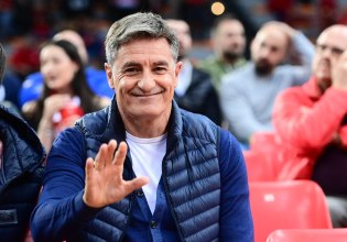 Με τη φανέλα των 100 χρόνων του Ολυμπιακού ο Μίτσελ (pic)