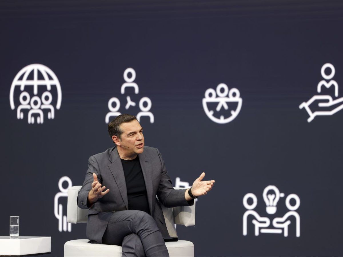 Δύο επιθέσεις από Μαξίμου σε λίγες ώρες στον Τσίπρα, που… «καθόλου δεν τους προβληματίζει» τι θα κάνει