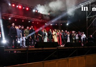 Ηχηρό αντιπολεμικό μήνυμα – Το in στη συναυλία για τον Μίκη Θεοδωράκη που έγραψε ιστορία