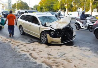 Τροχαίο στην Ποσειδώνος: Καρέ-καρέ η θανατηφόρα σύγκρουση του ταξί με το απορριμματοφόρο – Τι εξετάζει η Τροχαία