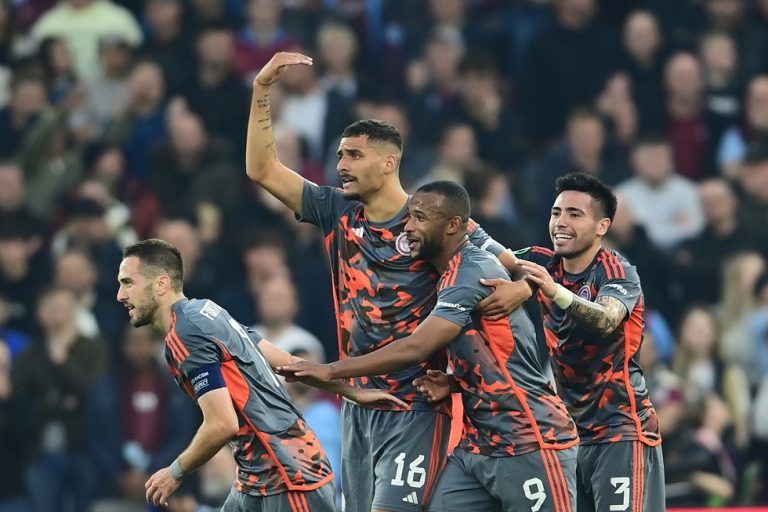 Η αποθέωση για την Άστον Βίλα και ο… Ολυμπιακός