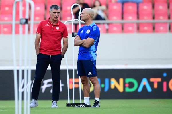 Βοηθός Μεντιλίμπαρ: «Έχετε δει ότι εδώ τον θεωρούν ήρωα, είναι ένα γενναιόδωρο club ο Ολυμπιακός»