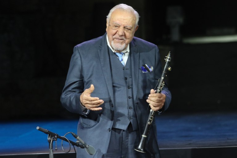 Πετρολούκας Χαλκιάς: Η γη του Πωγωνίου ετοιμάζεται να τον υποδεχθεί – Το τελευταίο μοιρολόι στον σπουδαίο κλαριντζή