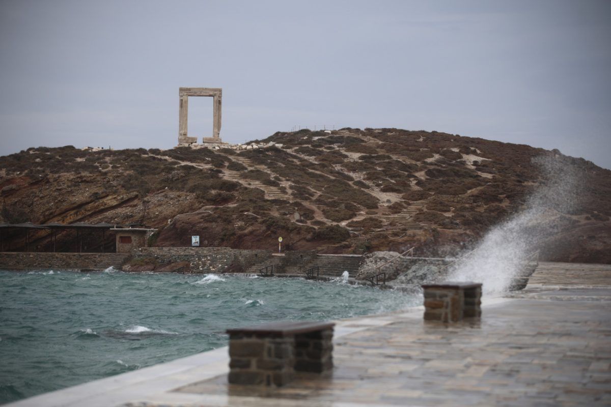 Guardian: Η Νάξος στις επιλογές των αναγνωστών για τις παραλίες της