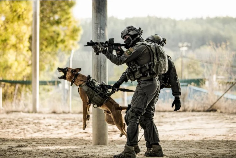 Προμηθεύει η Ευρώπη τον ισραηλινό στρατό με βίαια σκυλιά-όπλα;