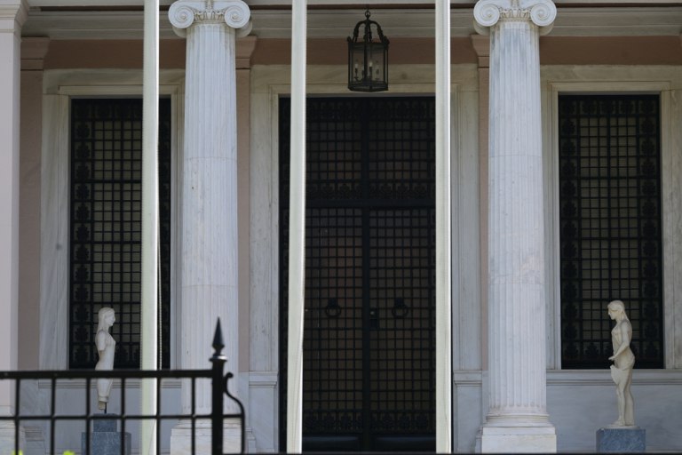 Σκάνδαλο ΟΠΕΚΕΠΕ: Η αντιπολίτευση στριμώχνει το Μαξίμου – «Κίνηση ευθιξίας οι παραιτήσεις», απαντά η κυβέρνηση