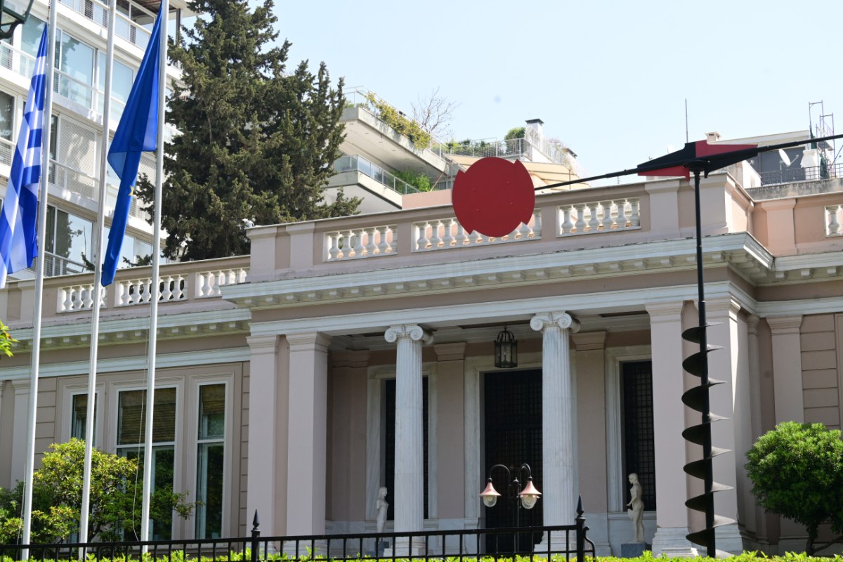 Πολιτικός καύσωνας για το Μαξίμου