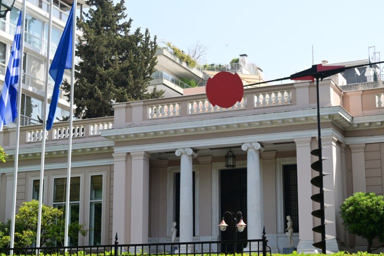 Πολιτικός καύσωνας για το Μαξίμου