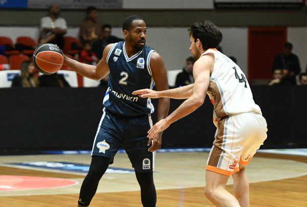 Σταμάτησε το μπάσκετ ο Λάνγκστον Χολ