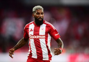 Ο Ροντινέι τρώει σουβλάκι και… γύρο (pics)