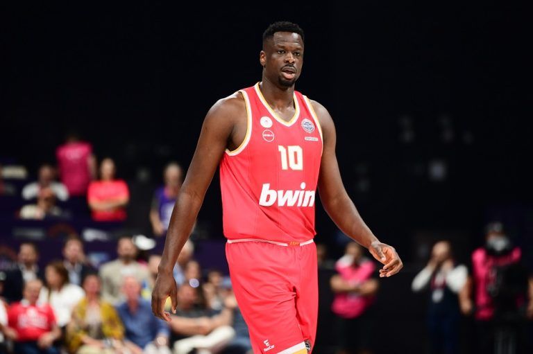 Ο Ολυμπιακός τιμάει κανονικά το συμβόλαιο του Φαλ