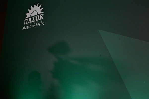 Τσουκαλάς: ΝΔ σημαίνει πλειστηριασμοί, ΠΑΣΟΚ σημαίνει προστασία πρώτης κατοικίας