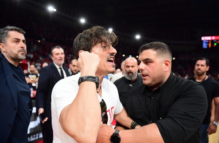 Στο ΑΤ Κηφισιάς αυτοβούλως ο Γιαννακόπουλος για να πάει στη συνάντηση στο υπουργείο