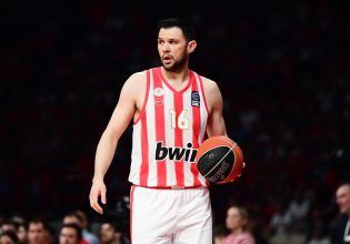 Παπανικολάου: «Βάλαμε ομπρέλα προστασίας πάνω από την ομάδα»