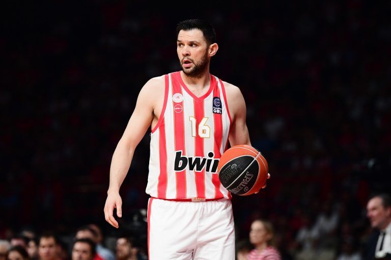 Παπανικολάου: «Βάλαμε ομπρέλα προστασίας πάνω από την ομάδα»