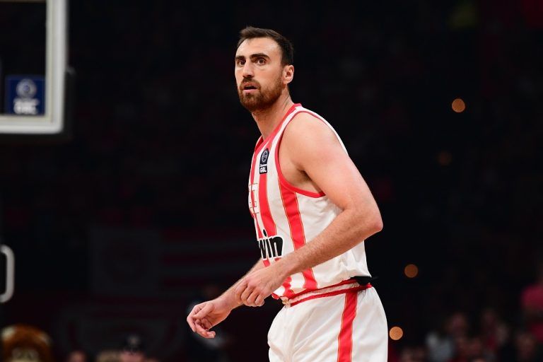 Ο ατζέντης του Μιλουτίνοφ μίλησε για το μέλλον του Σέρβου σέντερ (pic)