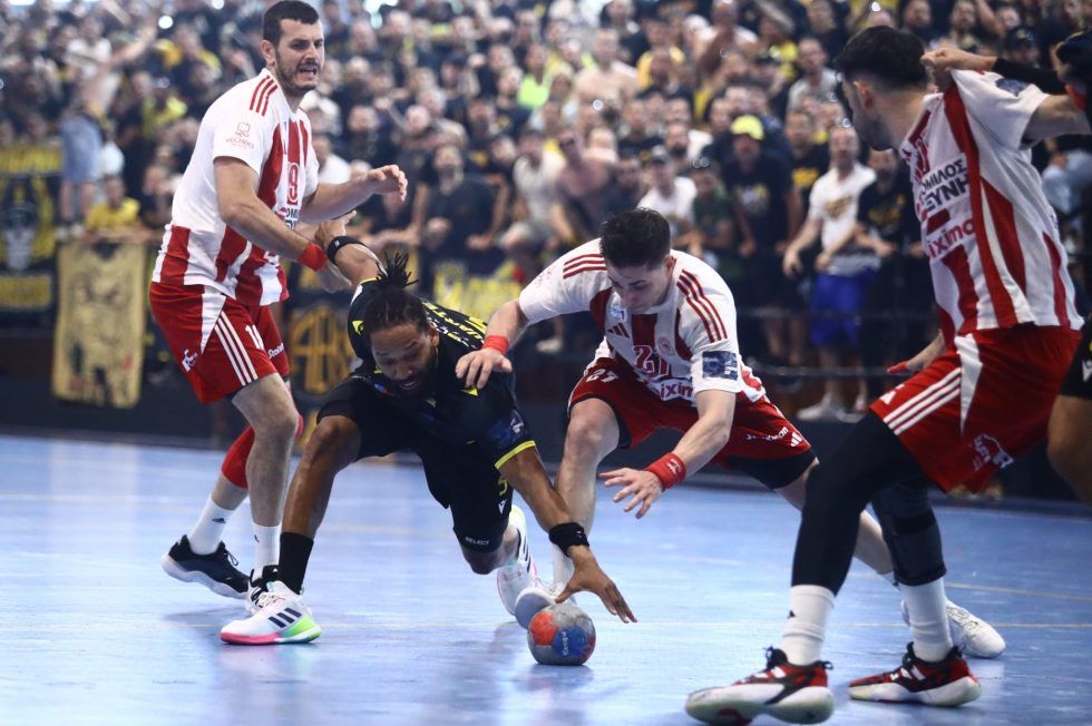 Η ΔΕΑΒ τιμώρησε με μια αγωνιστική την ΑΕΚ – Χωρίς κόσμο ο πέμπτος τελικός με τον Ολυμπιακό