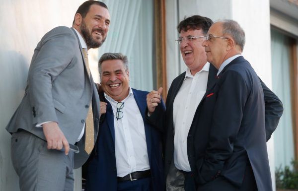 To ποδόσφαιρο ατενίζει το μέλλον, το μπάσκετ ζει σε εσωστρέφεια