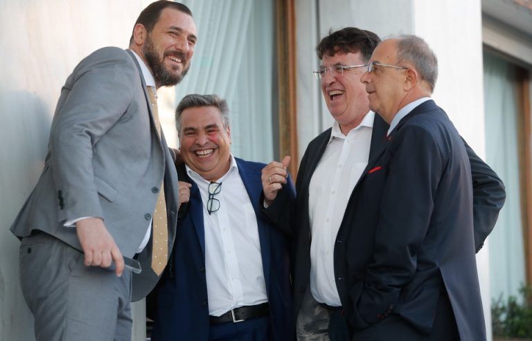 To ποδόσφαιρο ατενίζει το μέλλον, το μπάσκετ ζει σε εσωστρέφεια