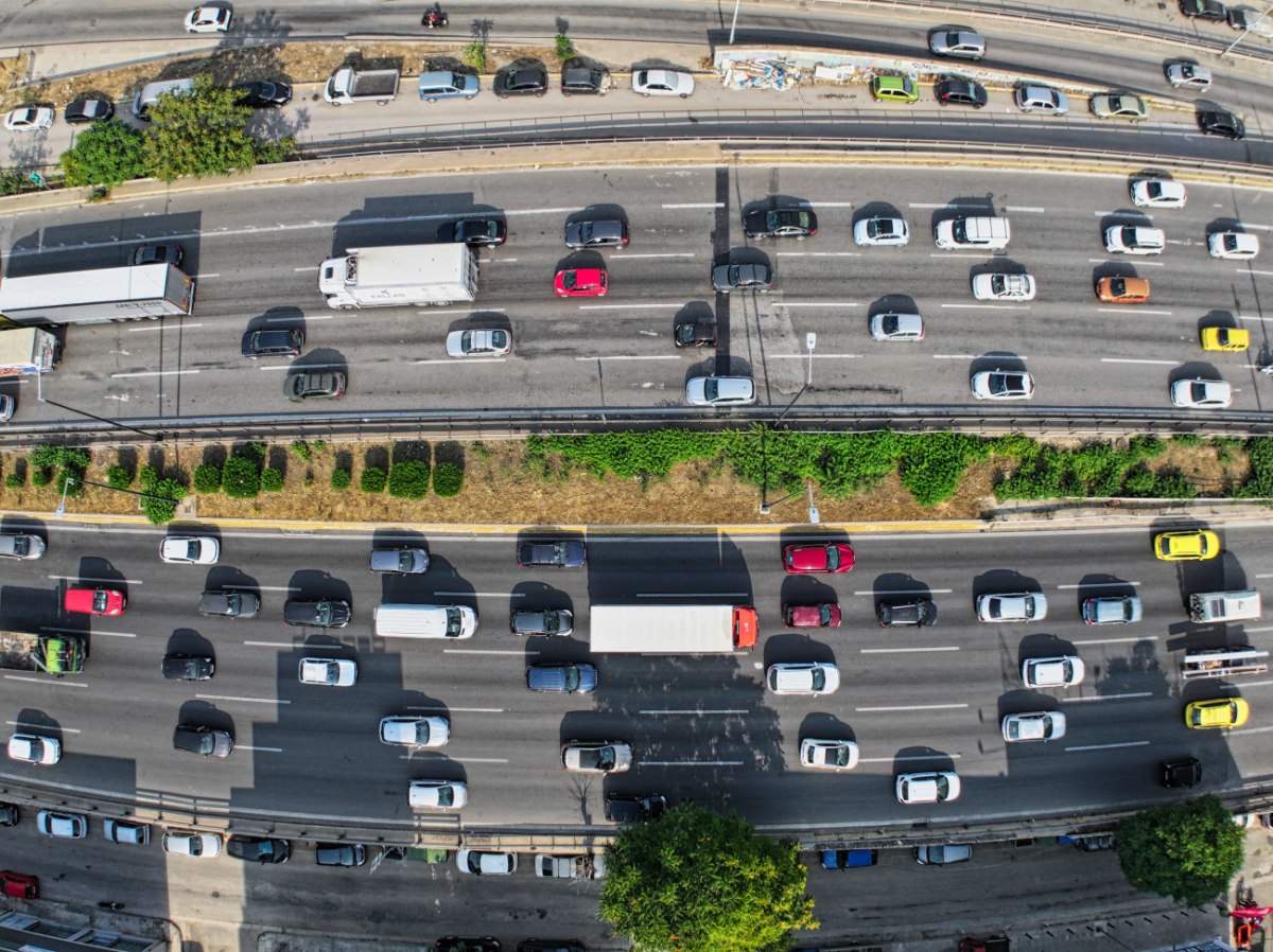 Στο… κόκκινο το λεκανοπέδιο – Καθυστερήσεις σε Κηφισό, Αττική Οδό και κέντρο