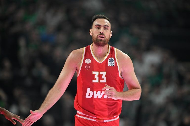 Ετοιμάζει πρόταση ανανέωσης στον Μιλουτίνοφ ο Ολυμπιακός