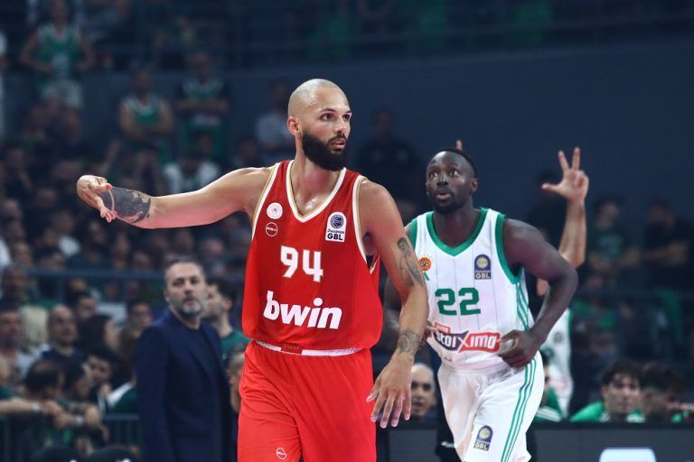 Ολυμπιακός: «Τρέλα» για Φουρνιέ στο ΣΕΦ (vid, pics)