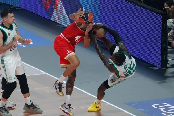 Πέτγουεϊ: «Μόλις είδα τον αιφνιδιασμό κατάλαβα ότι ο Ναν θα πήγαινε για το… κεφάλι του Φουρνιέ» (pic, vid)