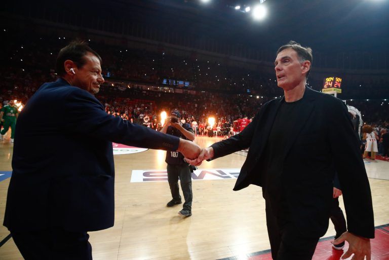 Η χειραψία του Μπαρτζώκα με τον Αταμάν πριν το τζάμπολ (vid)