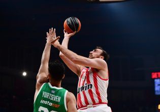 Το δύσκολο καλάθι του Μιλουτίνοφ μετά από επιθετικό ριμπάουντ (vid)