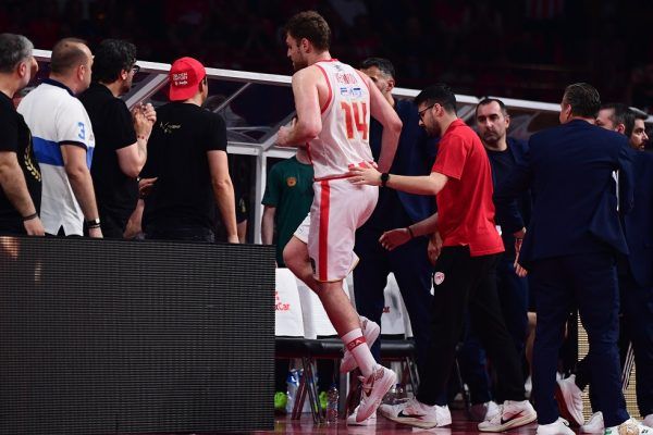 Πρόβλημα για τον Ολυμπιακό – Τραυματίστηκε ο Βεζένκοφ (vid)