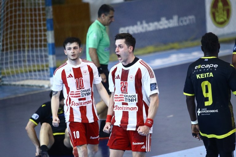 ΑΕΚ – Ολυμπιακός 30-32: Θρύλος στον 5ο τελικό και η κούπα βάφτηκε ερυθρόλευκη (vid)