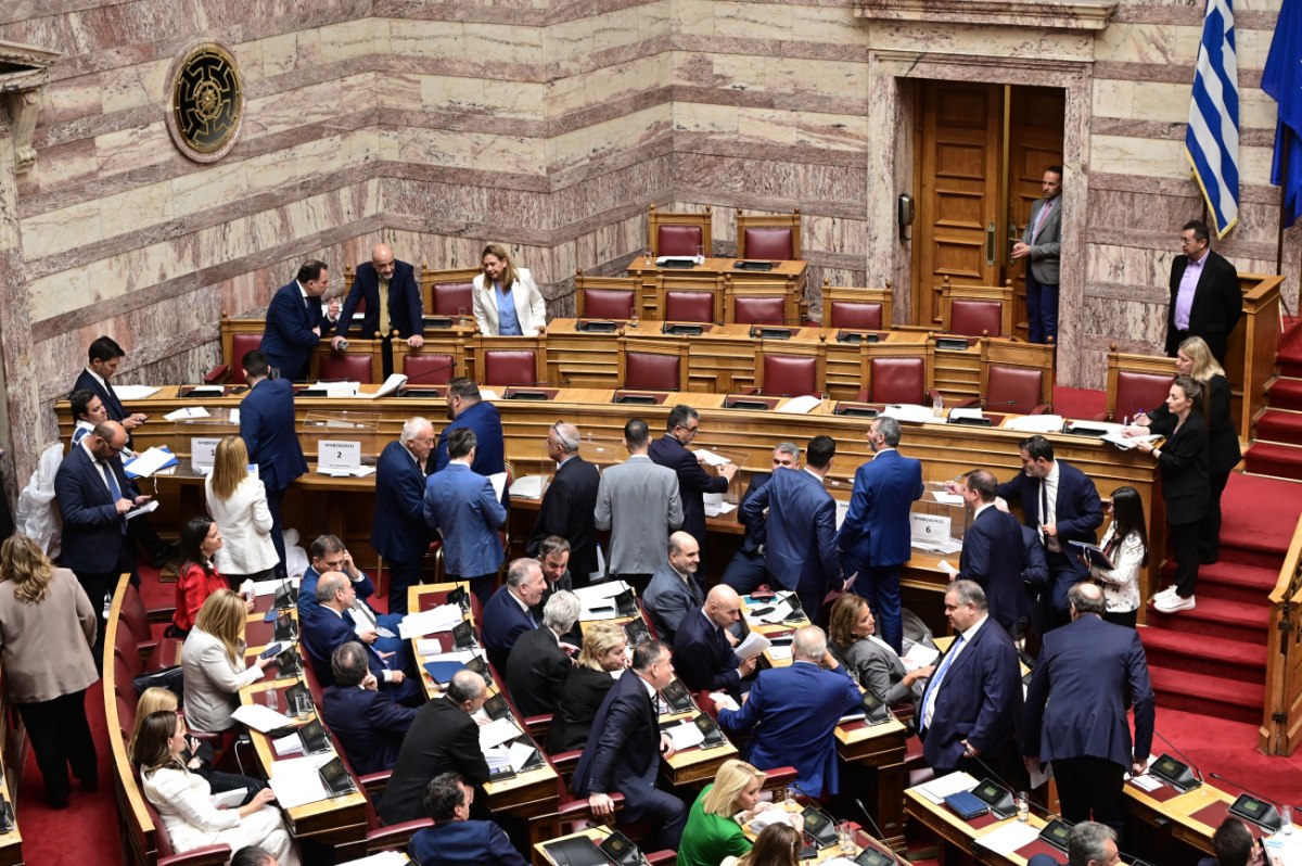 Βουλή: Κλείνει ο φάκελος Καραμανλή για Τέμπη, ανοίγει για Βορίδη, Αυγενάκη και ΟΠΕΚΕΠΕ – Το σενάριο της 717