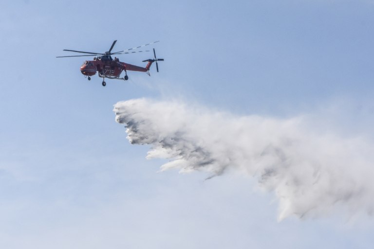 Ηράκλειο: Φωτιά στις Αρχάνες – Επιχειρούν δύο ελικόπτερα