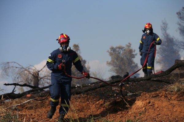 Φωτιά κοντά στο αεροδρόμιο Μακεδονία στην Θεσσαλονίκη