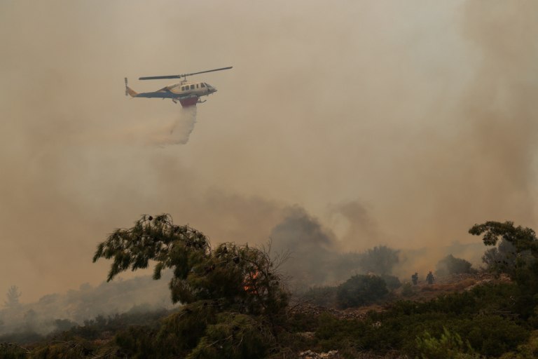 Συνεχίζεται για 3η μέρα η μάχη με τις φλόγες στη Χίο – Νέα μηνύματα από το 112
