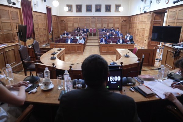 Σε εξέλιξη η συνεδρίαση της προανακριτικής για τον Καραμανλή – «Όχι» σε διαδικασία εξπρές λέει η αντιπολίτευση