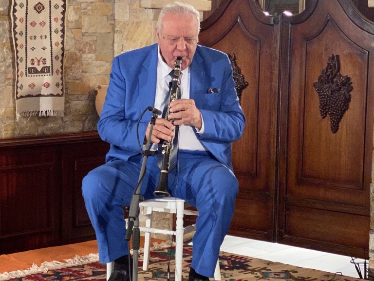 Πέθανε ο Πετρολούκας Χαλκιάς, ο μεγάλος δεξιοτέχνης του κλαρίνου