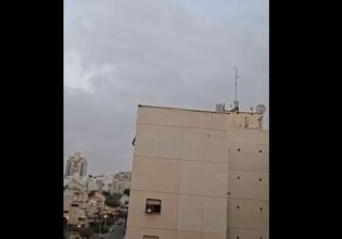 Ισραήλ: Η τρομακτική στιγμή που ιρανικός βαλλιστικός πύραυλος χτυπά την πολυκατοικία στην Μπερσεβά [βίντεο]