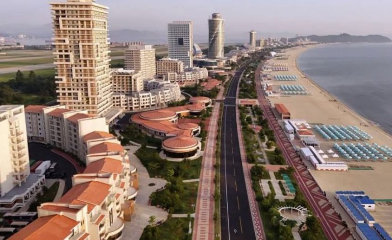 Βόρεια Κορέα: Ο Κιμ Γιονγκ Ουν μόλις εγκαινίασε ένα παραθαλάσσιο θέρετρο αλλά ποιος θα το επισκεφτεί;