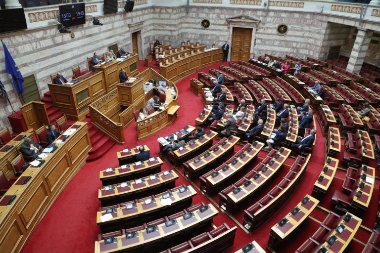 Προανακριτική: Τέσσερα κόμματα υποστηρίζουν την πρόταση Καρυστιανού