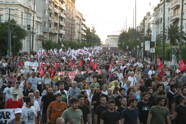 Μεγάλο αντιπολεμικό συλλαλητήριο στο Σύνταγμα για την ανάφλεξη στη Μέση Ανατολή