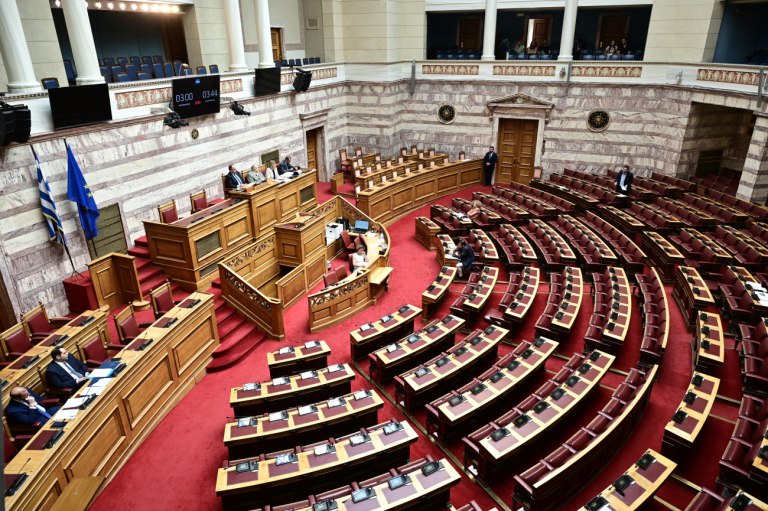 ΣΥΡΙΖΑ: Αποχή από την ψηφοφορία – Συμμετοχή στη συζήτηση για προανακριτκή Καραμανλή και Μητσοτάκη